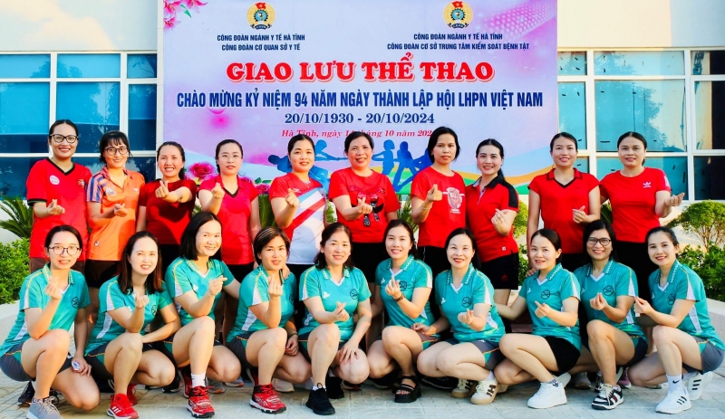 Công đoàn cơ quan Sở Y tế phối hợp với Công đoàn Trung tâm kiểm soát bệnh tật giao lưu thể thao chào mừng Ngày Phụ nữ Việt Nam 20/10